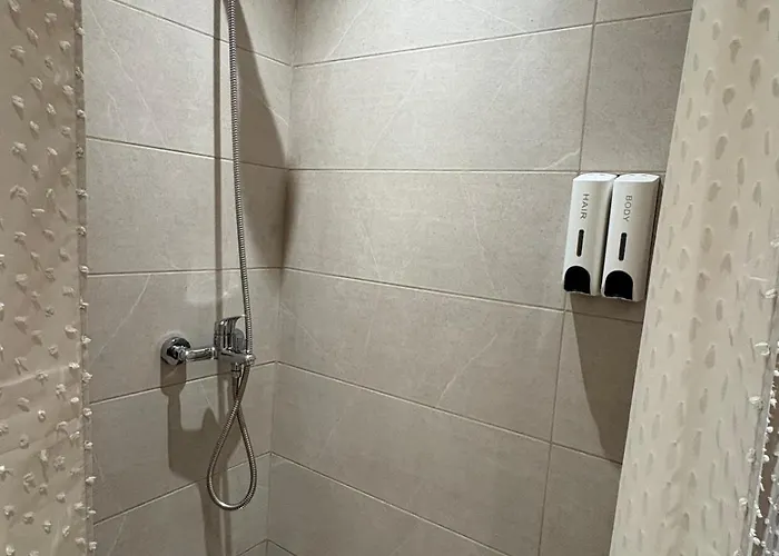 Takis Nopi アパート